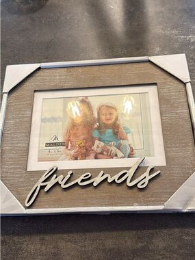 Malden 'friends' Wood-Look Photo Frame in Brown and Silver